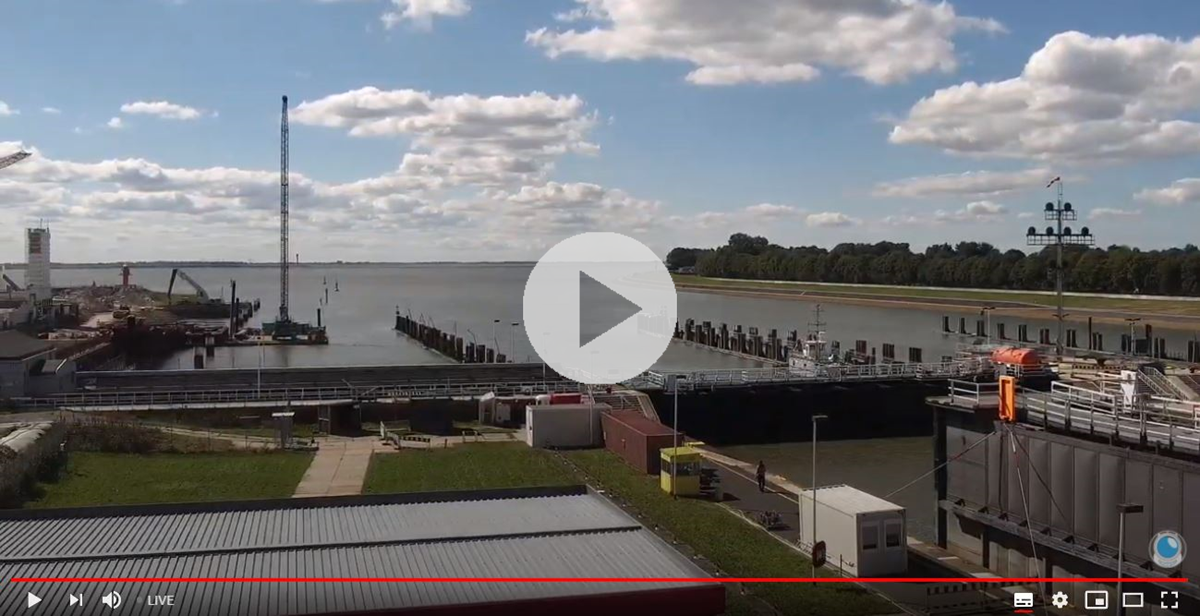 24/7 Live Webcam - Kiel Canal at Brunsbuettel Lock in Germany | Nord-Ostsee-Kanal Schleuse Brunsbüttel - Marine-Pilots.com