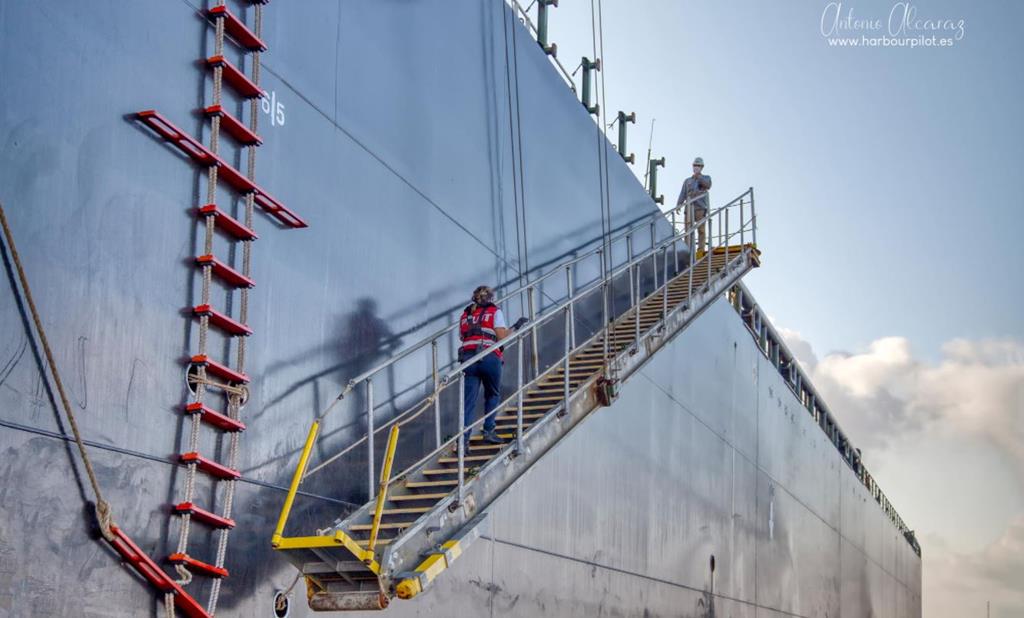 USCG: Marine Saefty alert on accommodation ladders