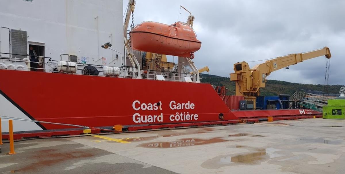 Man dies after falling from pilot boat (Canada)