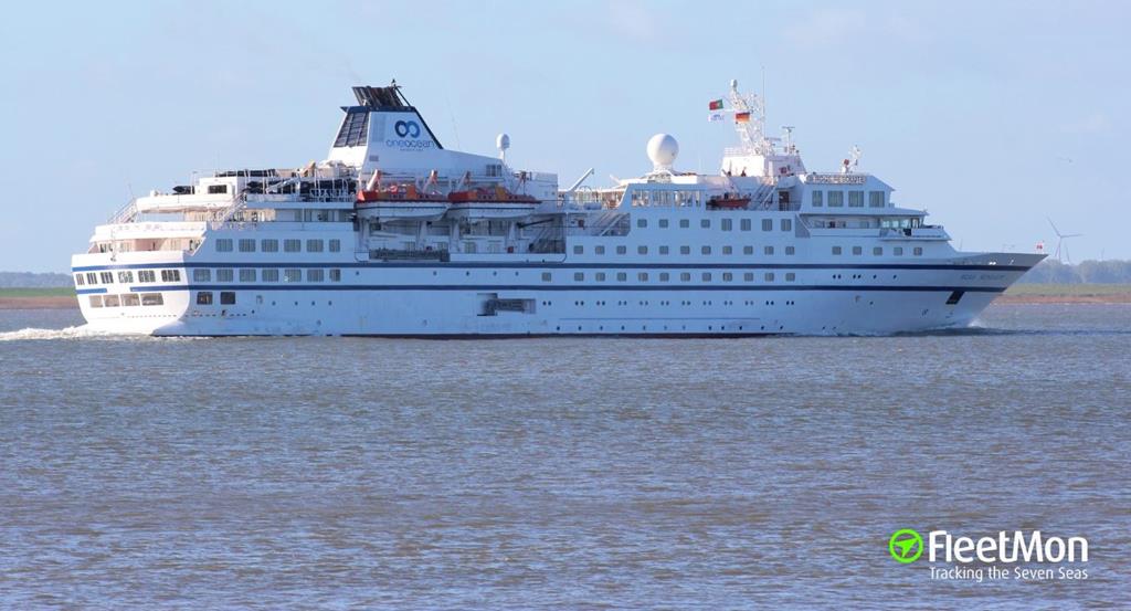 Because of Corona Embargo? Navy boat rams German cruise liner off Venezuela - and sinks