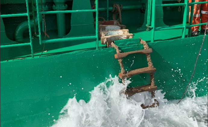 1,000 ways to secure a Pilot Ladder - Marine-Pilots.com