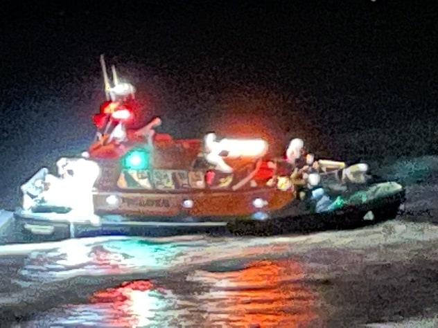 Ramsgate RNLI called to rescue beached boat at Broadstairs