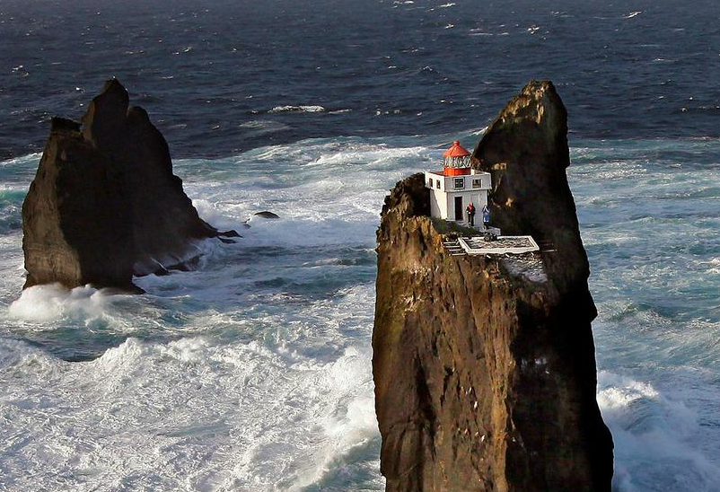 Panorama: Incredible location for a lighthouse (Iceland)
