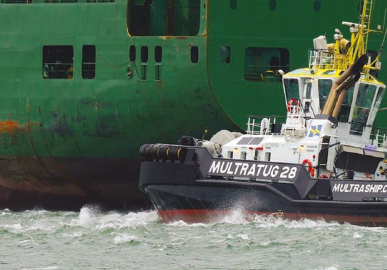 If ship uses the propeller, the tug will be in a dangerous position. Optimum pilot – tug master communication needed.
Photo: Kees Torn, Tug Use in Port