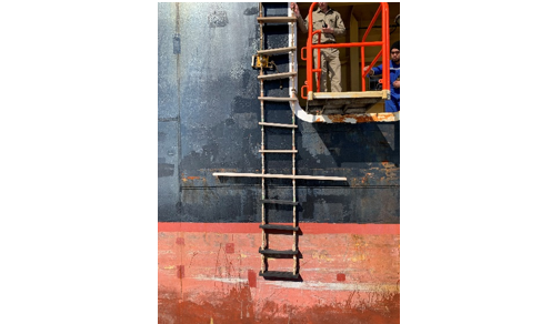 Correct stanchions. Ladder incorrectly secured at the hull