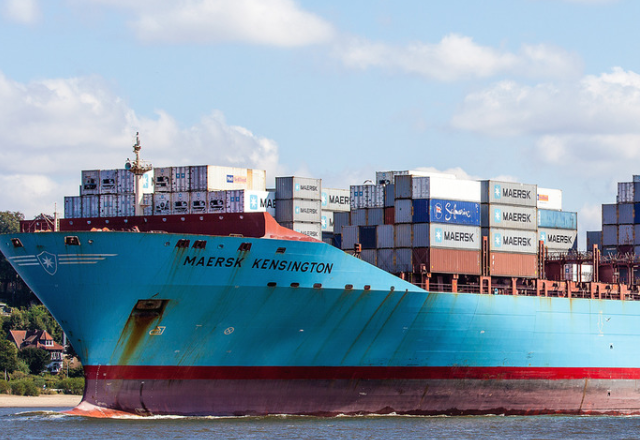 Maersk Kensignton with non-compliant combination ladder